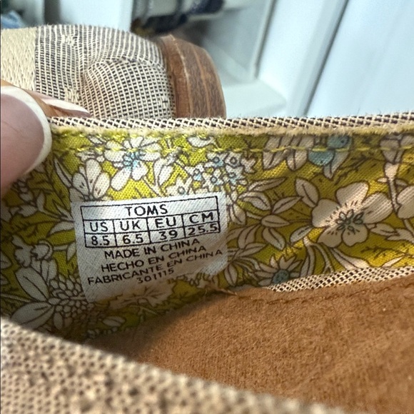 Toms Women's Light Grey Patterned Loafers - 8.5 - Picture 7 of 7